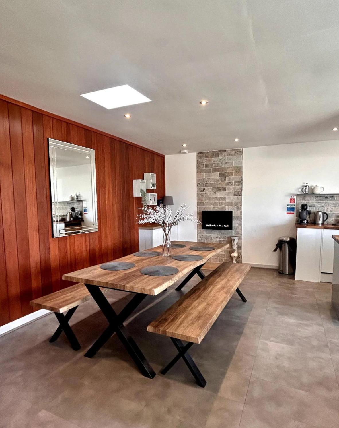 Clover Cottage Beeley Ngoại thất bức ảnh
